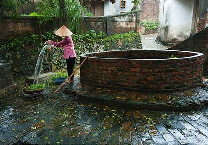 m&uacute;c nước giếng